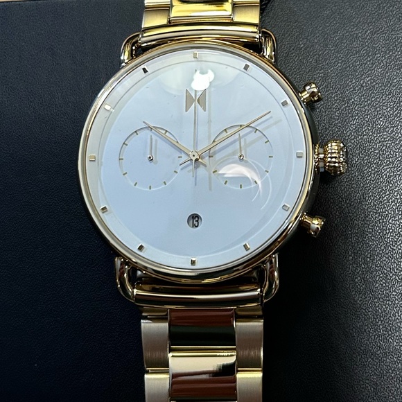 MVMT BlackTop Watch With 47mm White Face & Golden Bracelet
